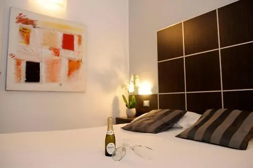 **  Hotel Rome Place Włochy