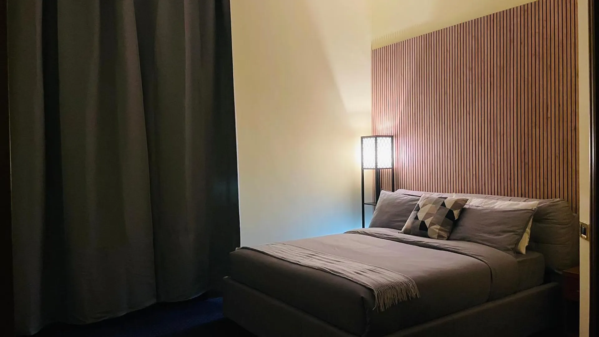 Hotel Rome Place 2*,  Italy