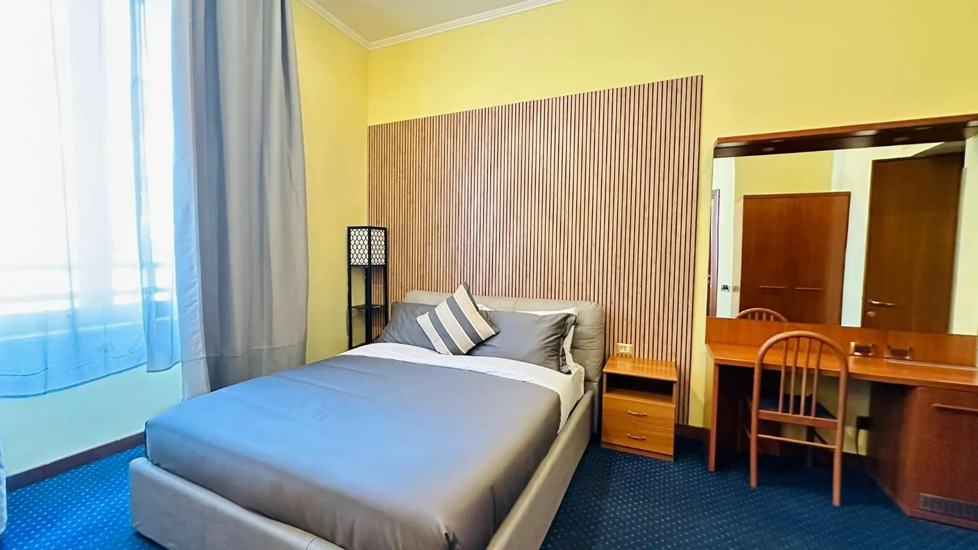 Hotel Rome Place 2*,