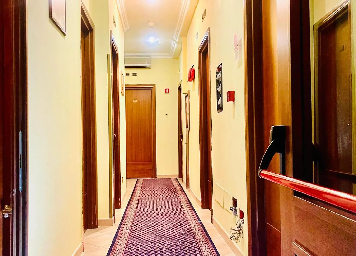 Hotel Rome Place 2*,  Italy