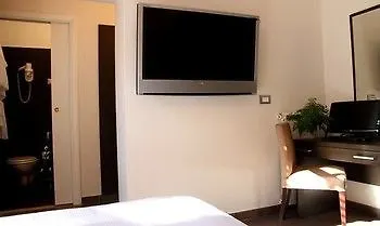 Hotel Rome Place 2*,  Italy