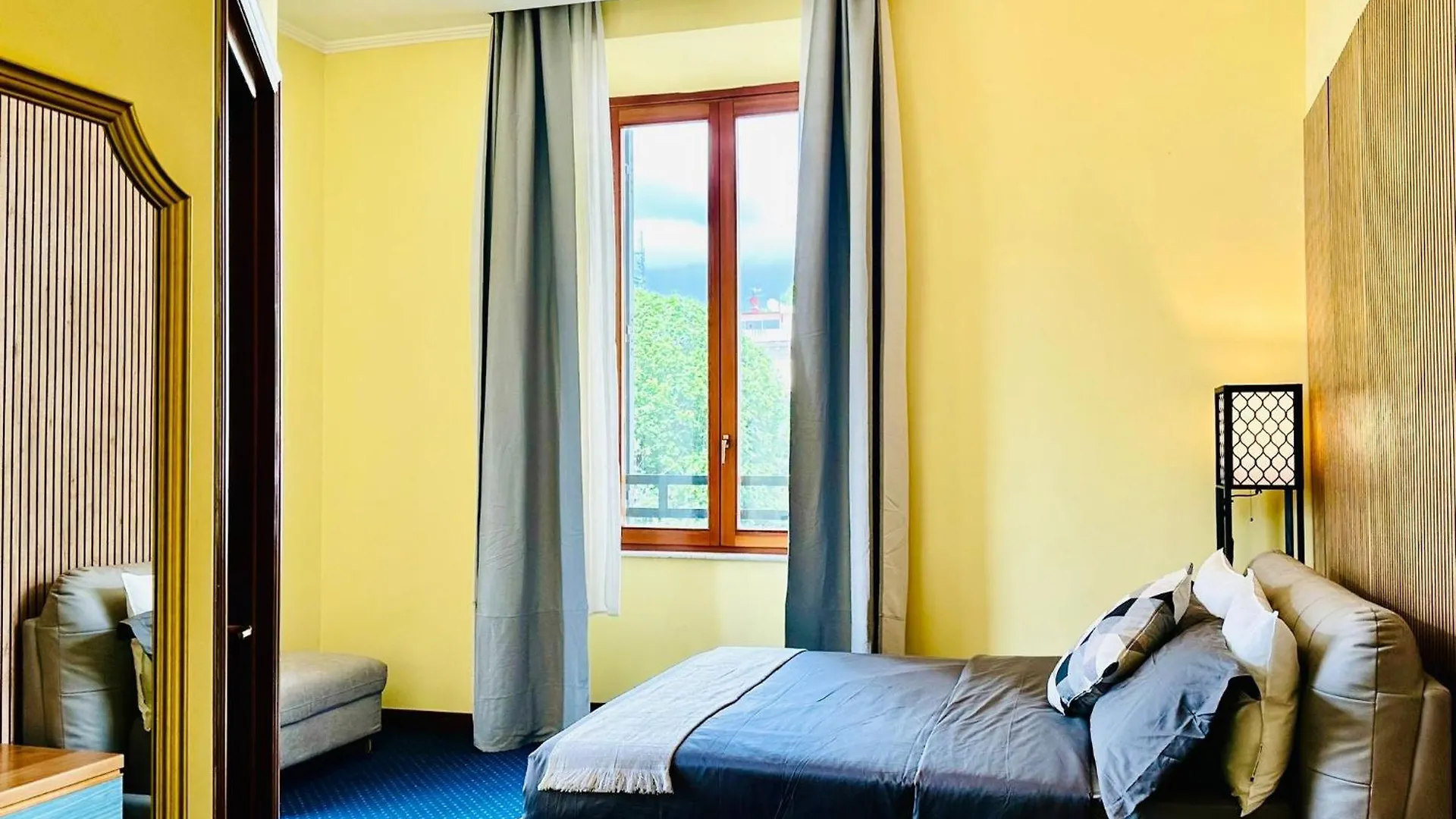 **  Hotel Rome Place Italy