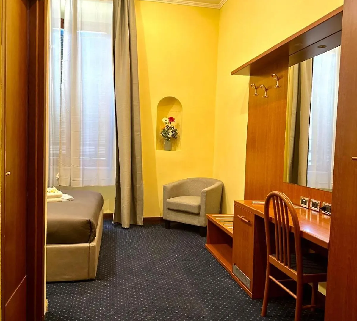 **  Hotel Rome Place Италия